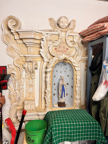 Scultura nel locale lavanderia